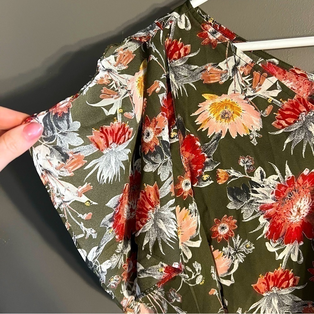 Fourteenth Place Olive Green Floral Top V Neck Womens Blouse Short Sleeve
